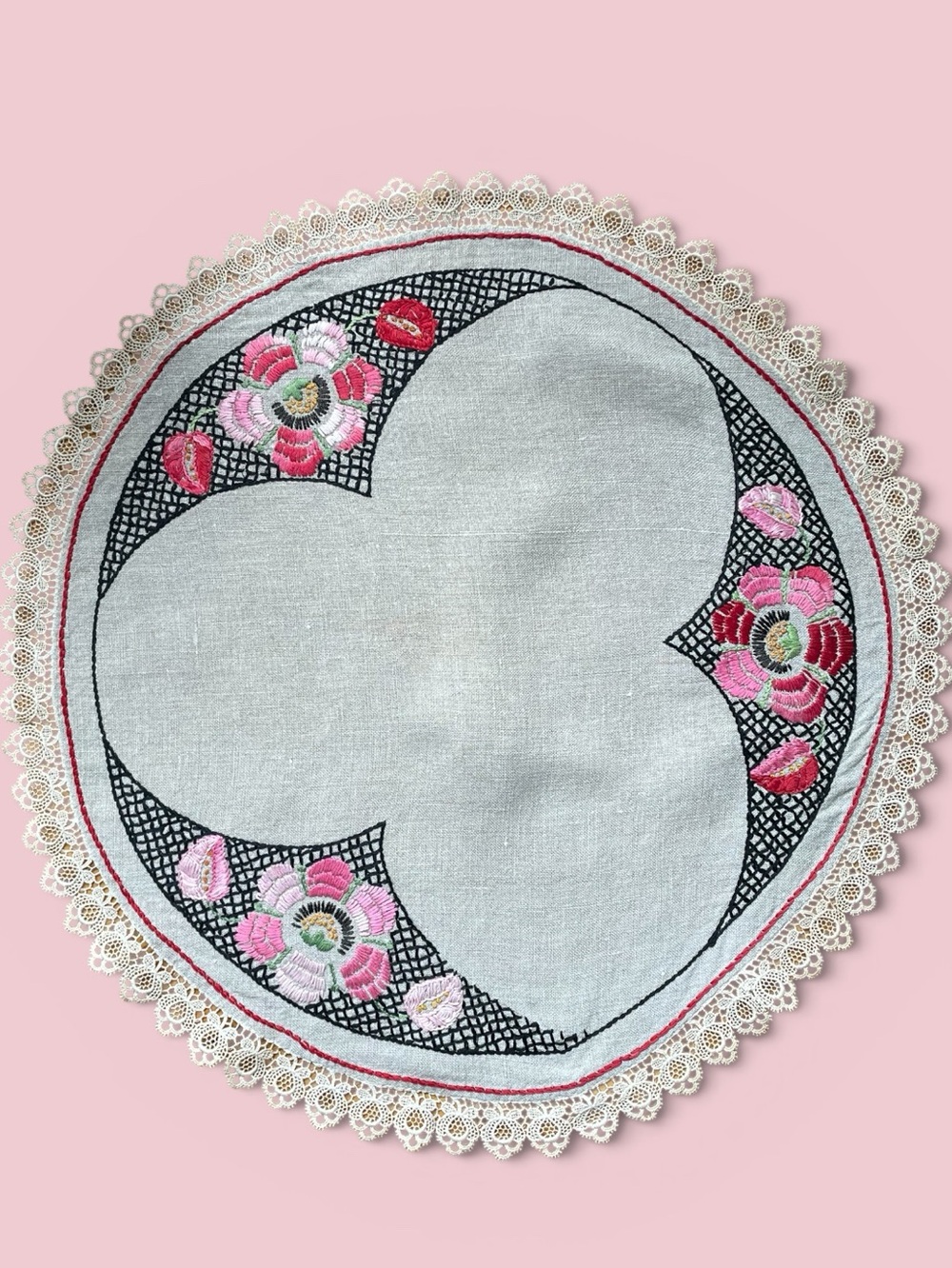 Vintage doily, hand embroidered, large 22 inch diameter, beautiful work